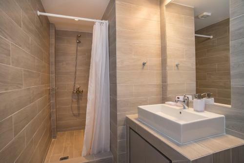 Central Apartment In Glyfada
