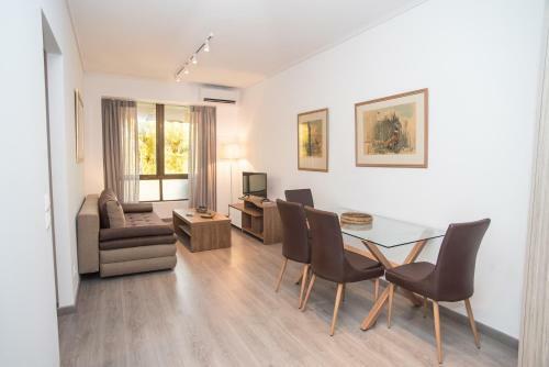 Central Apartment In Glyfada