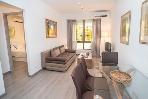 Central Apartment In Glyfada
