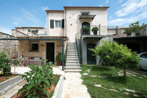 Villa Yiarios