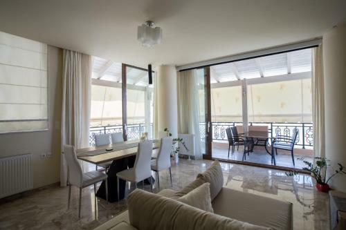 Airport Luxury Apartment