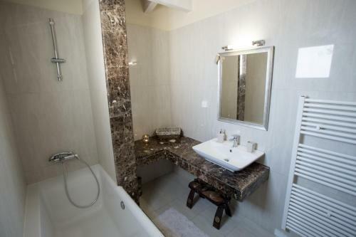 Airport Luxury Apartment
