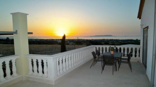 Sunshine Villa With Private Pool