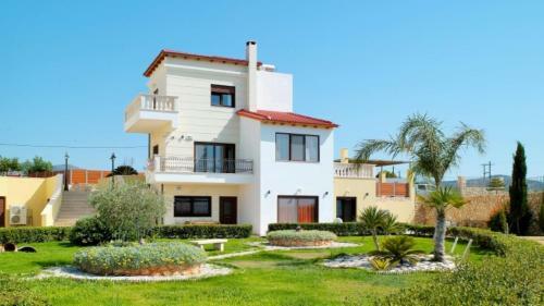 Sunshine Villa With Private Pool