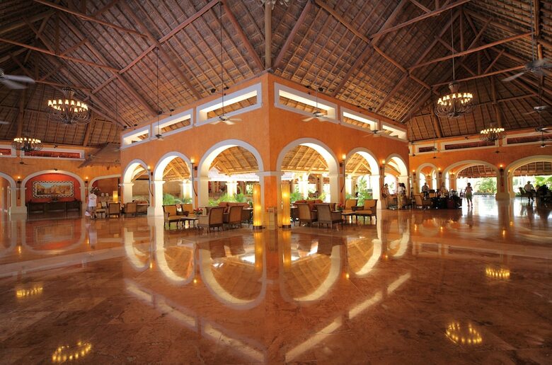 Hotel Barcelo Maya Colonial