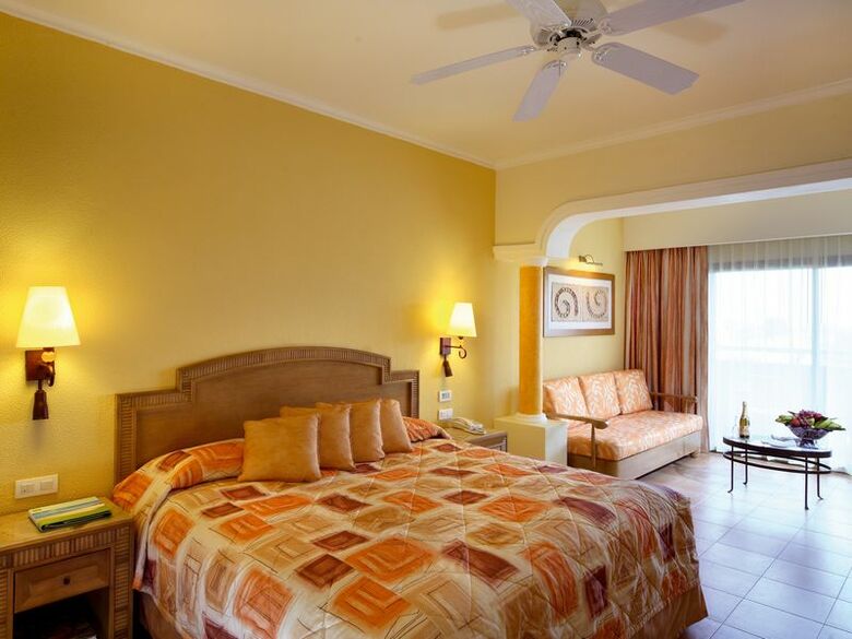 Hotel Barcelo Maya Colonial