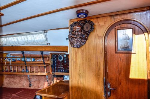 Ellinas Yacht