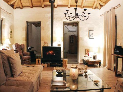 Four-bedroom Holiday Home In Kardamyli