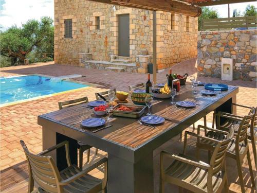 Four-bedroom Holiday Home In Kardamyli