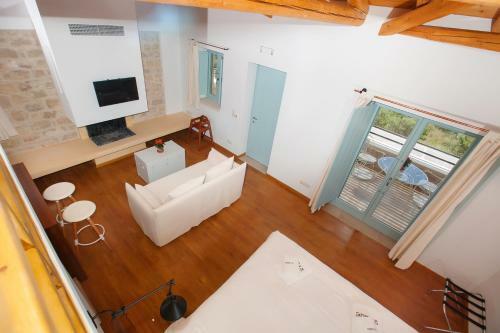 Hostal Lithos Guesthouse