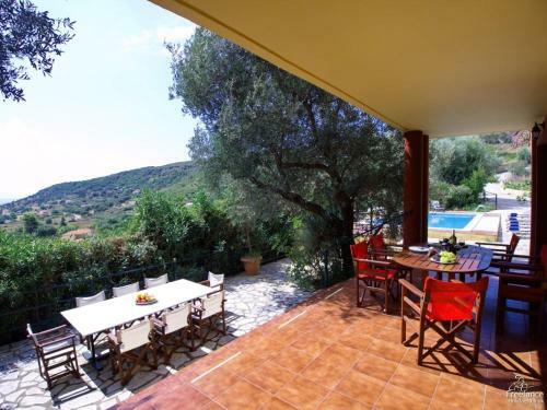 Kato Kateleios Villa Sleeps 8