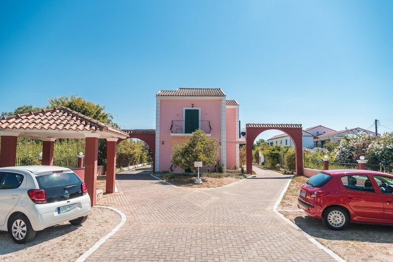 Hostal Fardini Seaside Hotel
