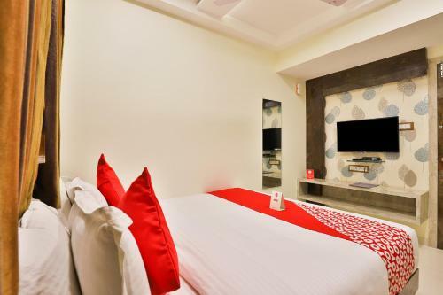 Hotel Oyo 13998 Red Apple