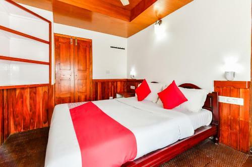 Hotel Oyo 24606 Waves & Wind 3bhk Houseboat