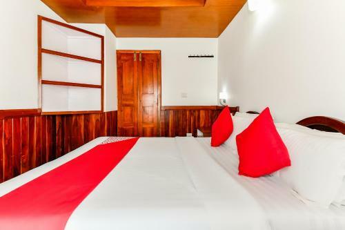 Hotel Oyo 24606 Waves & Wind 3bhk Houseboat