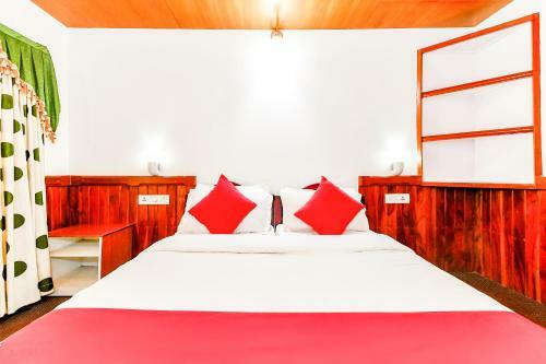 Hotel Oyo 24606 Waves & Wind 3bhk Houseboat