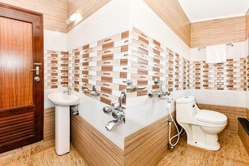 Hotel Oyo 24606 Waves & Wind 3bhk Houseboat