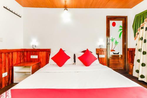 Hotel Oyo 24606 Waves & Wind 3bhk Houseboat