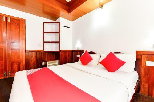 Hotel Oyo 24606 Waves & Wind 3bhk Houseboat