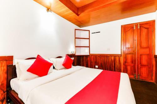 Hotel Oyo 24606 Waves & Wind 3bhk Houseboat