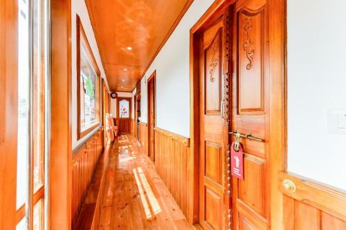 Hotel Oyo 24606 Waves & Wind 3bhk Houseboat