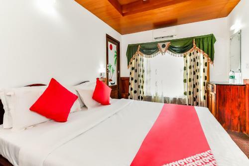 Hotel Oyo 24606 Waves & Wind 3bhk Houseboat