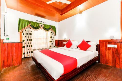 Hotel Oyo 24606 Waves & Wind 3bhk Houseboat