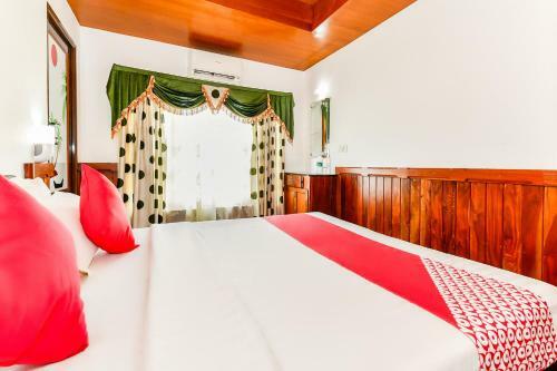 Hotel Oyo 24606 Waves & Wind 3bhk Houseboat