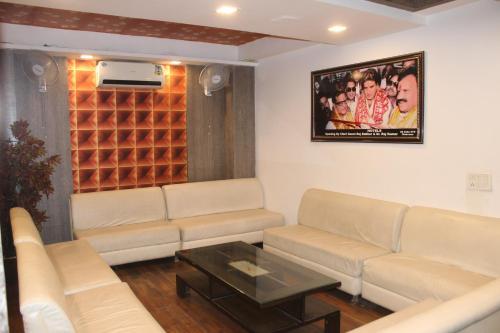 Hotel Parkside Grand Navjyoti