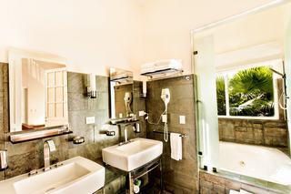 Gaia Hotel & Reserve