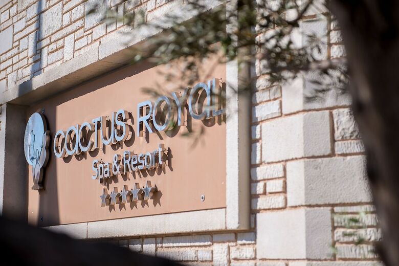 Hotel Cactus Royal