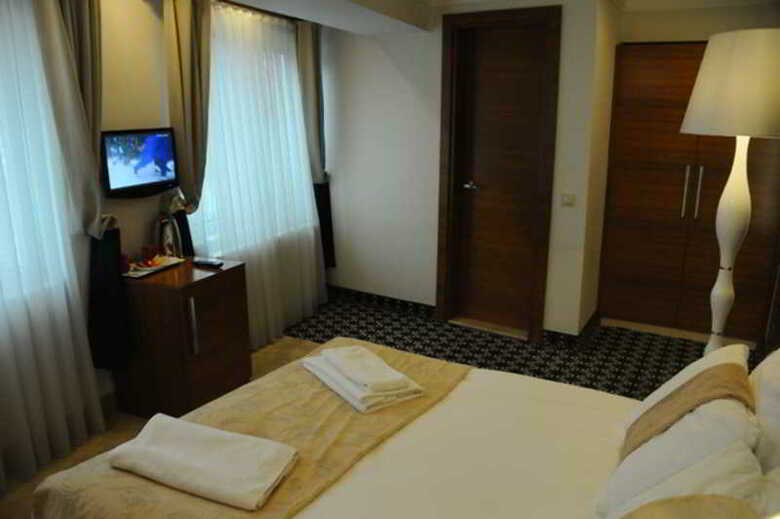 Hotel Black Cloud