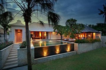 Villa The Royal Santrian