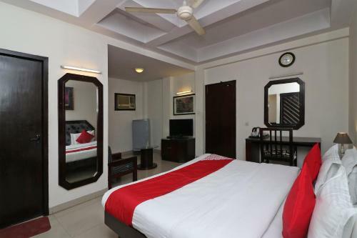 Oyo 14837 Hotel Uberoi Anand