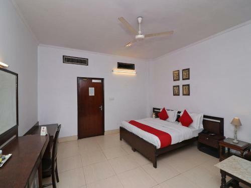Oyo 14837 Hotel Uberoi Anand