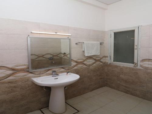 Oyo 14837 Hotel Uberoi Anand