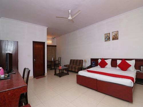 Oyo 14837 Hotel Uberoi Anand