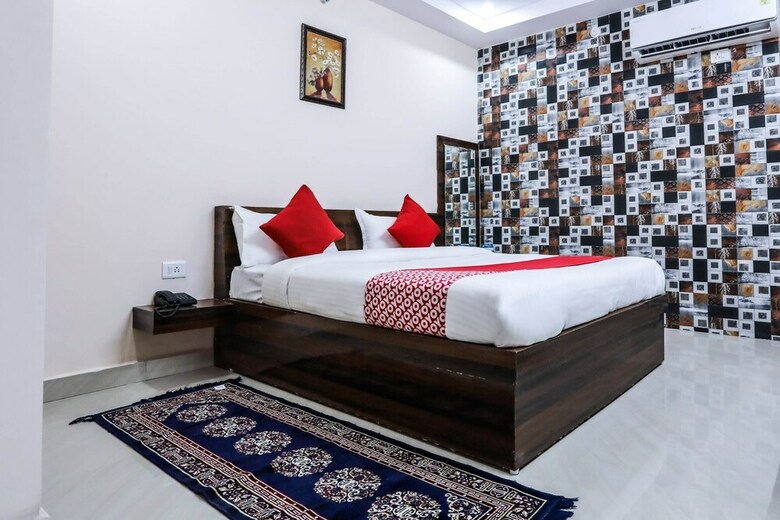 Hotel Oyo 15259 Smart City