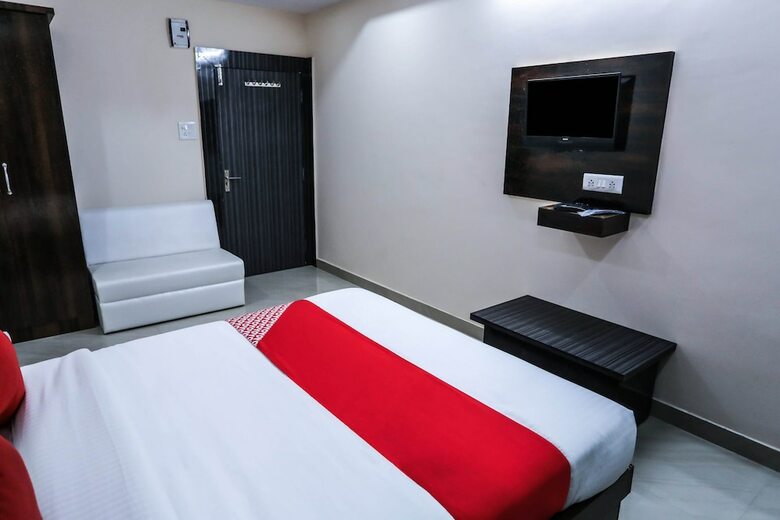 Hotel Oyo 15259 Smart City