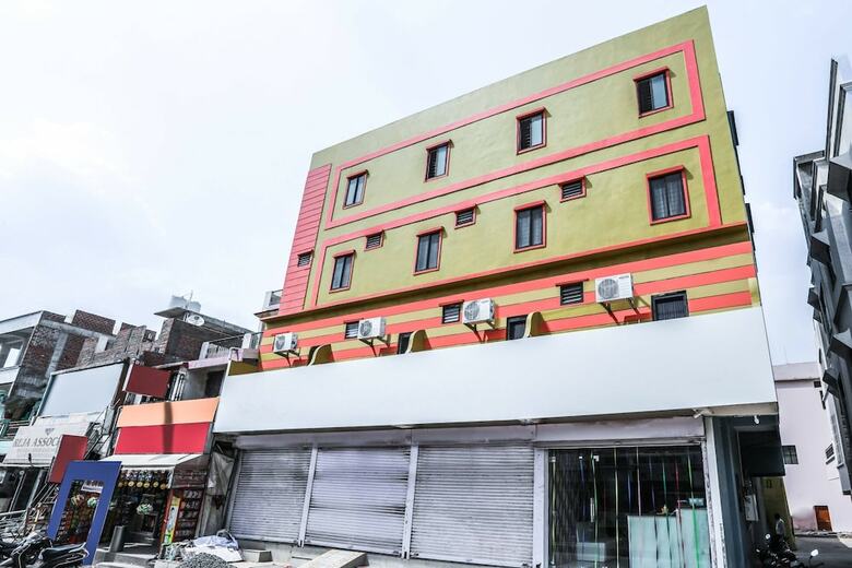 Hotel Oyo 15259 Smart City