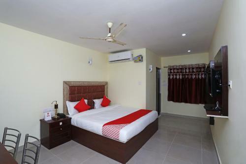 Hotel Oyo 22510 Ma Classic Inn