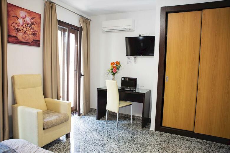 Hotel De Los Faroles