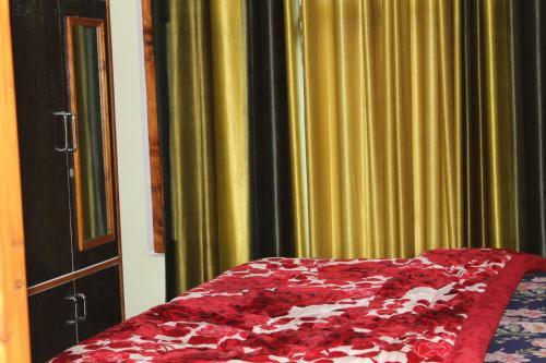 Hostal The Dhanolti Groove Garden