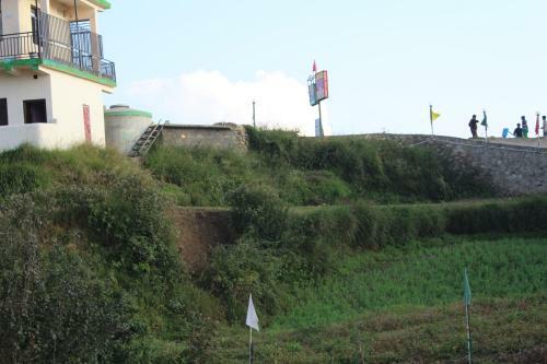 Hostal The Dhanolti Groove Garden