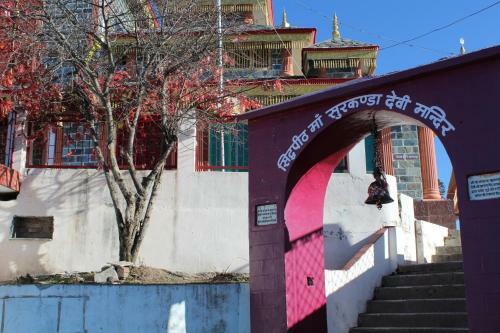 Hostal The Dhanolti Groove Garden