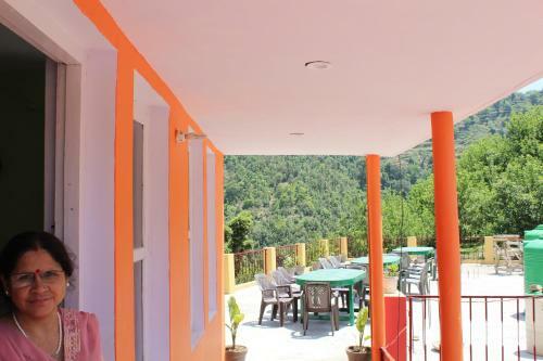 Hostal The Dhanolti Groove Garden