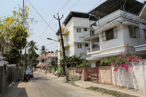 Bed & Breakfast Salwa Home Stay