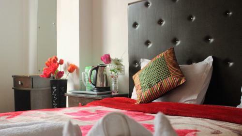 Hotel Zero To One Stay - Silk Route Residence