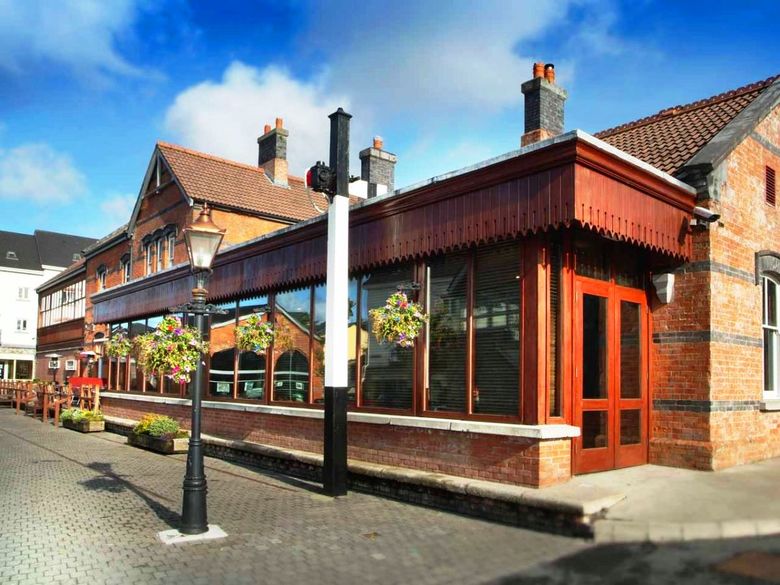 Hotel Clifden Station House