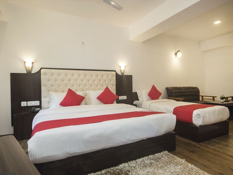 Hotel Oyo 16637 Tiara Regency